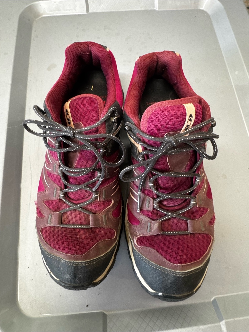 Salomon Women's Burgundy Athletic Sneakers with Lace-Up Support size 9